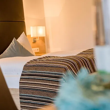 Seehotel Jo ホテル Pörtschach am Wörthersee